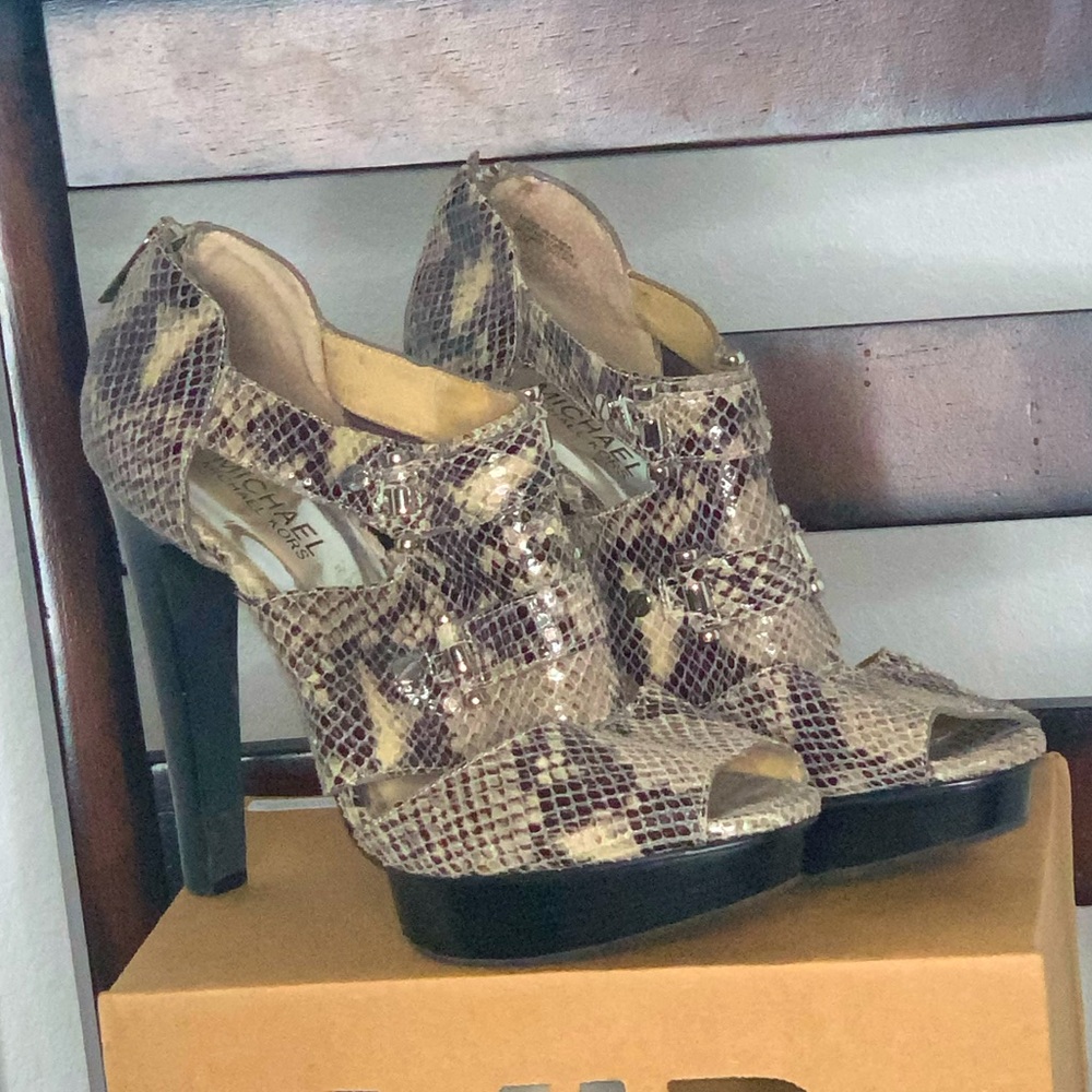MICHAEL Michael Kors Snakeskin Gibson Platform San